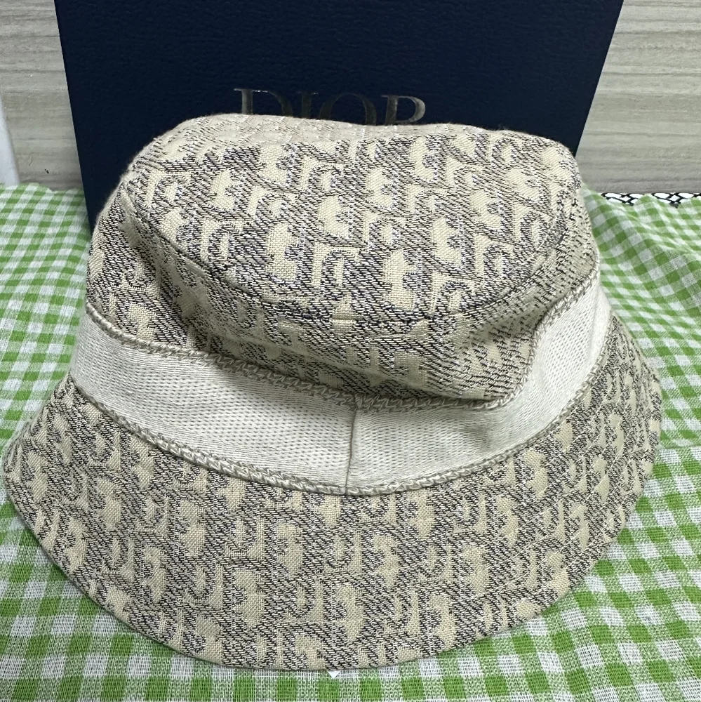 DIOR Bucket Hat - Picture 5 of 6